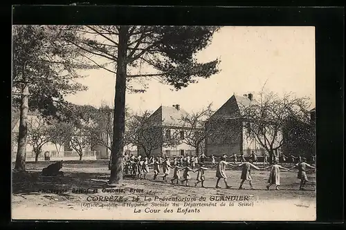 AK Glandier, La Cour des Enfants: Une Ronde