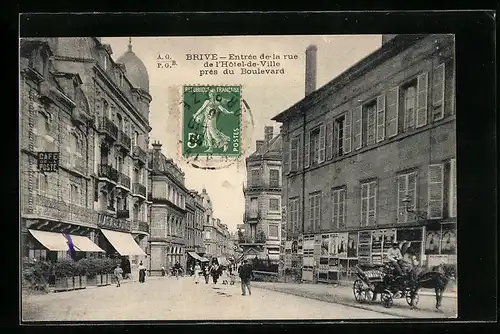 AK Brive, Entrée de la rue de l`Hotel-de-Ville pres du Boulevard