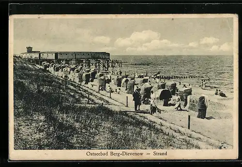 AK Berg-Dievenow, Strandkörbe am Strand