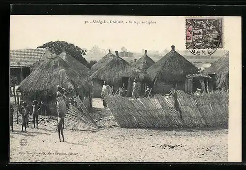AK Dakar, Village Indigène, Afrikaner in ihrem Dorf