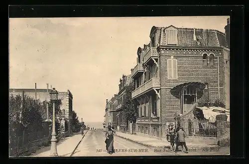 AK Villers-sur-Mer, Rue Taboureich-Naval, Strassenpartie