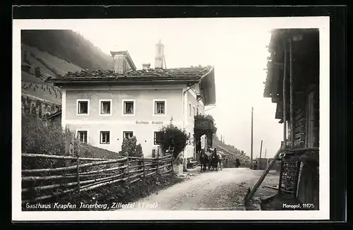 AK Innerberg /Zillertal, Gasthaus Krapfen, davor ein Fuhrwerk