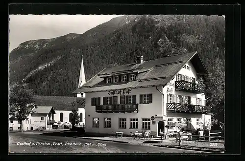 AK Bichlbach, Gasthof-Pension Post M. Koch mit Strasse und Kirche