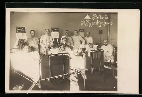 Foto-AK Patienten im Lazarett mit Krankenschwester, Rotes Kreuz