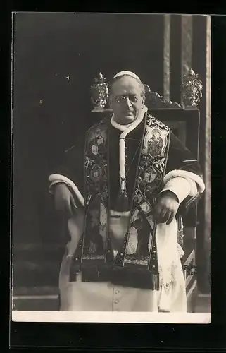 AK Papst Pius XI. in Robe mit Brille