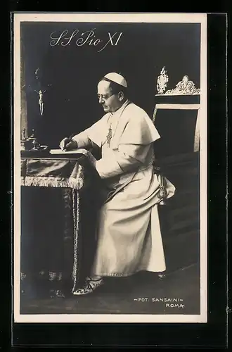 AK Papst Pius XI. sitzend auf einem Stuhl