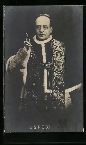 AK Portrait von Papst Pius XI. mit segnender Hand