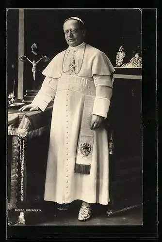 AK Papst Pius XI. an seinem Schreibtisch