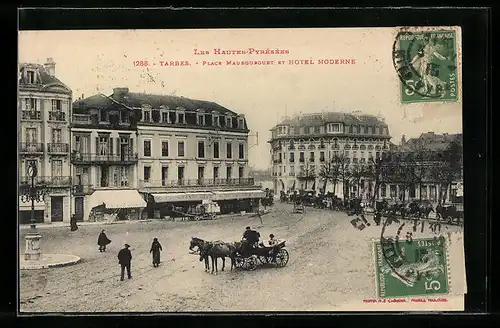 AK Tarbes, Place Maubourguet et Hotel Moderne