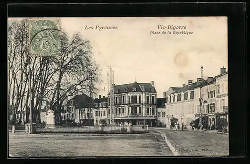 AK Vic-Bigorre, Les Pyrénées, Place de la République