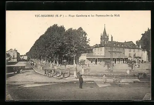 AK Vic-Bigorre, Place Gambetta et les Promenades du Midi