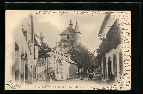 AK Saint-Pé-de-Bigorre, Rue et l`Eglise, Strassenpartie