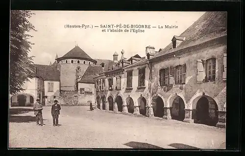 AK Saint-Pé-de-Bigorre, La Mairie et l`abside de l`Eglise