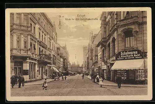 AK Erfurt, Blick in die Bahnhofstrasse, Schuhwaren von L. Höselbarth Nachf.