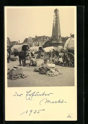 Foto-AK Erfurt, Erfurter Markt mit Verkäufern und Planwagen, Obelisk