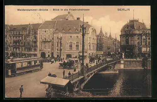 AK Berlin, Weidendammer-Brücke mit Blick in die Friedrichstrasse und auf Strassenbahn