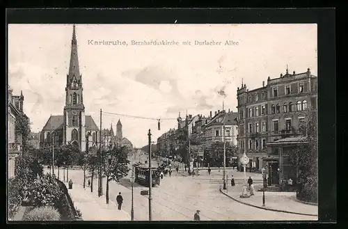 AK Karlsruhe, Bernharduskirche mir Durlacher Allee und Strassenbahn