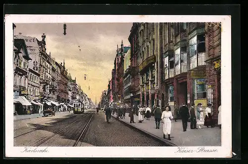 AK Karlsruhe, Passanten und Strassenbahn in der Kaiser-Strasse