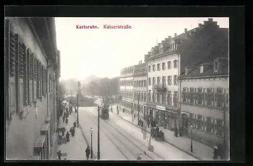 AK Karlsruhe, Strassenbahn in der Kaiserstrasse