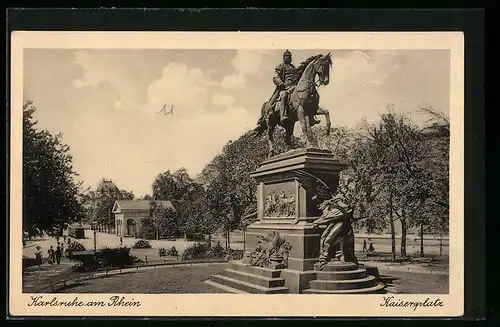 AK Karlsruhe a. Rhein, am Kaiserplatz mit Denkmal und Strassenbahn