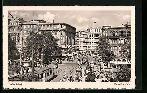 AK Düsseldorf, Strassenbahnen auf dem Corneliusplatz