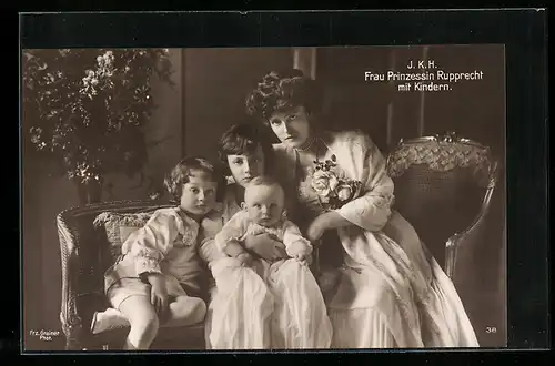 AK J. K. H. Frau Prinzessin Rupprecht mit Kindern