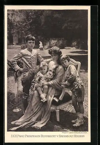 AK Frau Prinzessin Rupprecht v. Bayern mit Kindern