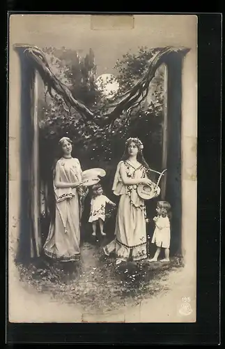 AK Buchstabe M, Frauen mit Farbpalette und Lyra, Kinder stehen daneben