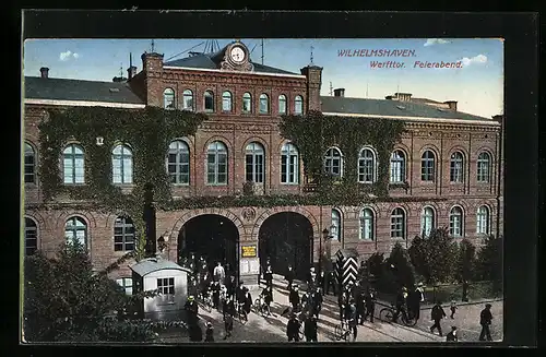 AK Wilhelmshaven, Feierabend am Werfttor