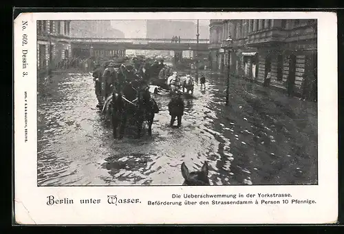 AK Berlin-Kreuzberg, Überschwemmung in der Yorkstrasse mit Pferdewägen