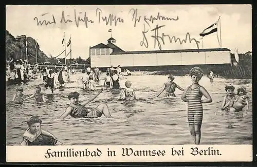 AK Berlin-Wannsee, Familienbad mit Badegästen