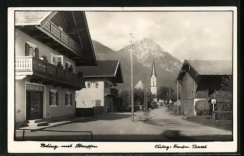 AK Piding, Ortspartie mit Strassenmotiv und Blick zum Stauffen