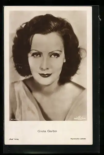 AK Schauspielerin Greta Garbo am Lächeln