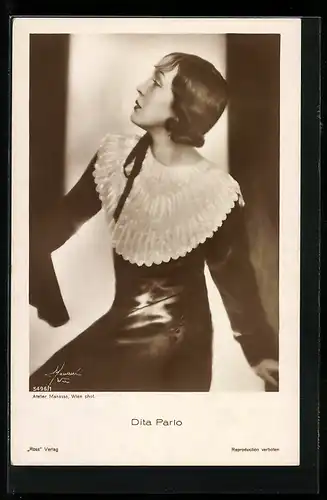 AK Schauspielerin Dita Parlo mit schwarzem Kleid