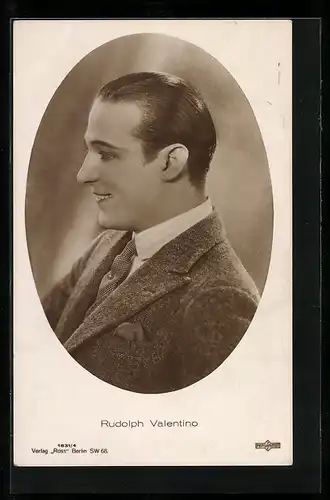 AK Schauspieler Rudolph Valentino im Anzug