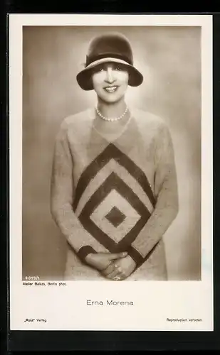 AK Schauspielerin Erna Morena im tollen Outfit porträtiert