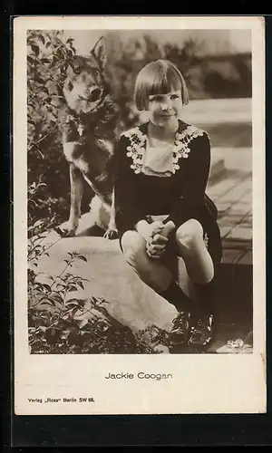 AK Schauspielerin Jackie Coogan in einer Filmszene mit Hund