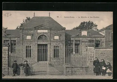 AK Saint-Remy, La Mairie et les Ecoles