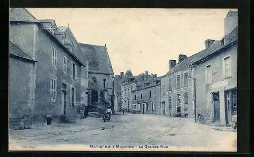 AK Martigné-sur-Mayenne, La Grande Rue
