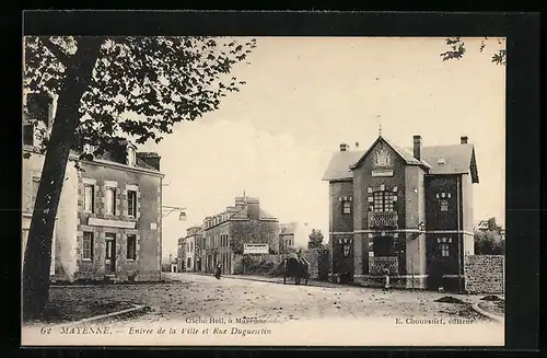 AK Mayenne, Entrée de la Ville et Rue Duguesclin