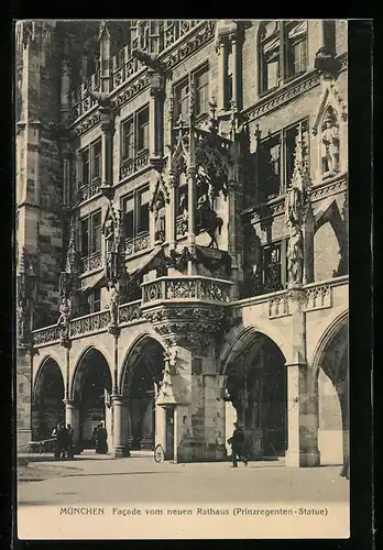 AK München, Facade vom neue Rathaus (Prinzregenten-Statue)