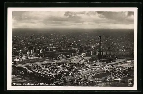 AK Berlin-Charlottenburg, Funkturm und Messegelände vom Flugzeug aus