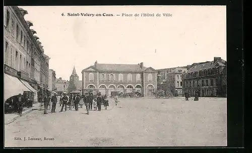 AK Saint-Valèry-en-Caux, Place de l`Hotel de Ville