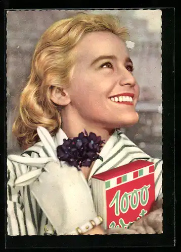 AK Schauspielerin Maria Schell lächelnd zu Seite blickend