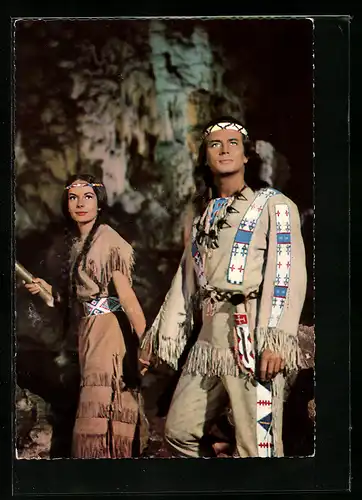 AK Schauspieler Pierre Brice und Schauspielerin Karin Dor in Winnetou