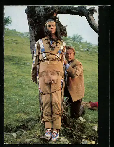 AK Filmszene aus Karl Mays Winnetou, Pierre Brice und Lex Barker