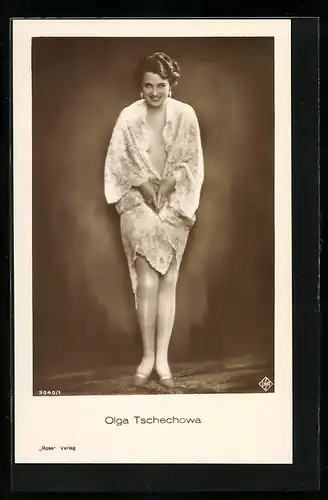 AK Schauspielerin Olga Tschechowa verdeckt ihre Blösse