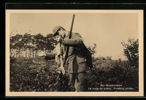 AK Der Gnadenstoss, Jäger bringt Hasen um die Ecke