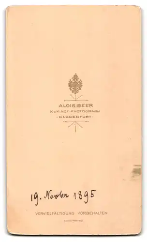 Fotografie Alois Beer, Klagenfurt, Zwei junge Damen in Kleidern