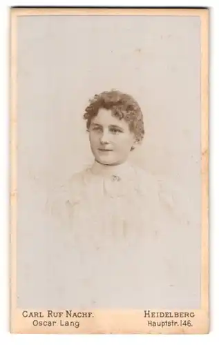 Fotografie Oscar Lang, Heidelberg, Hauptstr. 146, Junge Dame mit zurückgebundenem Haar